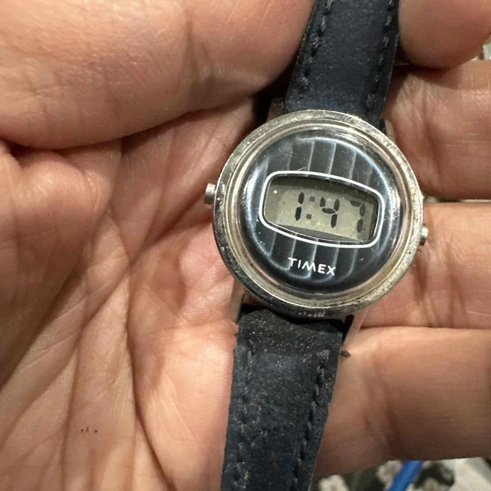 Working Vintage 1970s Ladies Timex Digital Watch Blue Face Quartz‎ 28mm Fit 6in